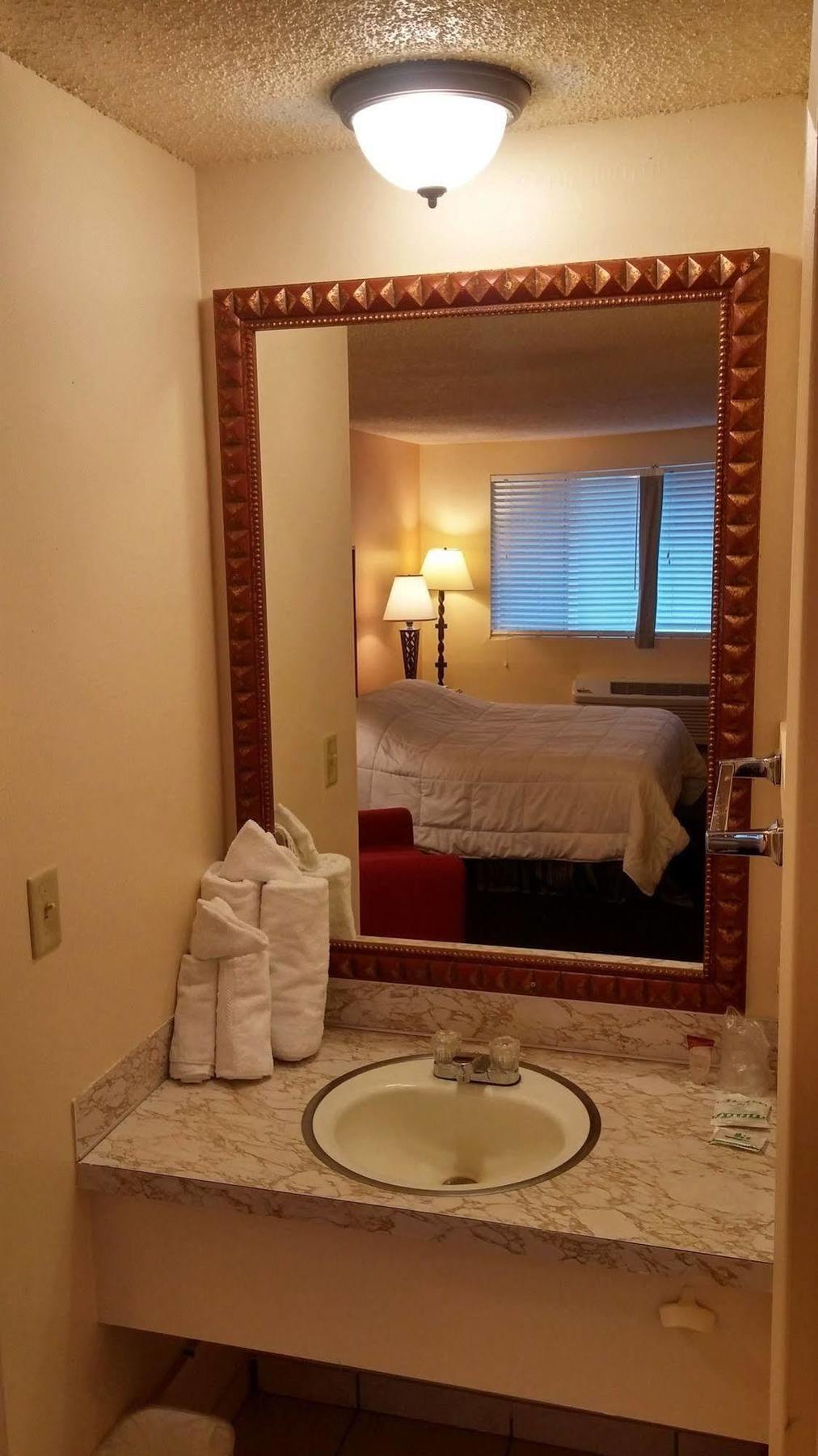 Grays Harbor & Motel 2*
